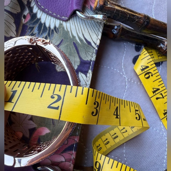 AKKAD brand cuff bracelet PAVÉ OMBRÉ lilacs to pinks crystals -rose-gold tone - Picture 8 of 15